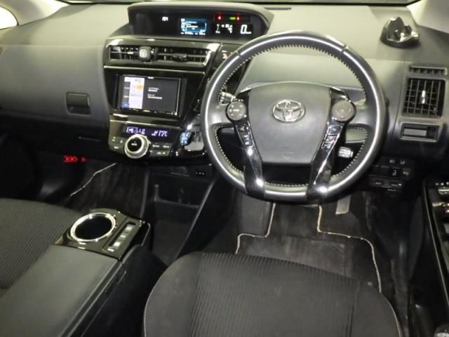 2019 Toyota Prius Alpha Sチューンブラック II auction photo 3
