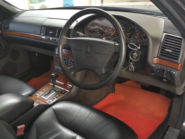 1993 Mercedes-Benz S-Class 300SE auction photo 3