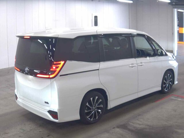 2025 Toyota Noah Hybrid S-Z auction photo 5