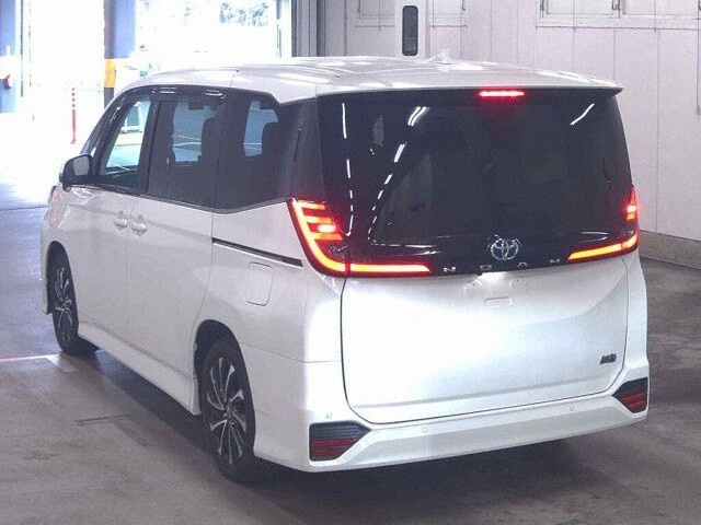 2025 Toyota Noah Hybrid S-Z auction photo 2