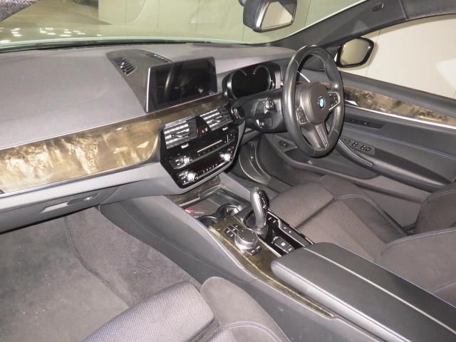 2020 BMW BMW 523 I Touring MSP auction photo 2