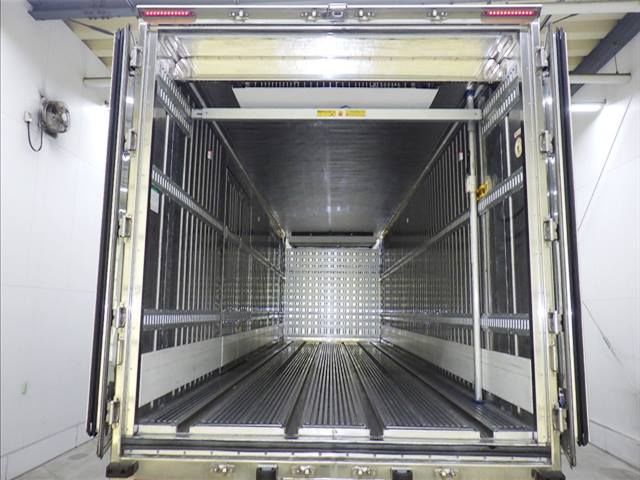 2022 Mitsubishi Fuso Refrigerated and frozen trucks auction photo 4