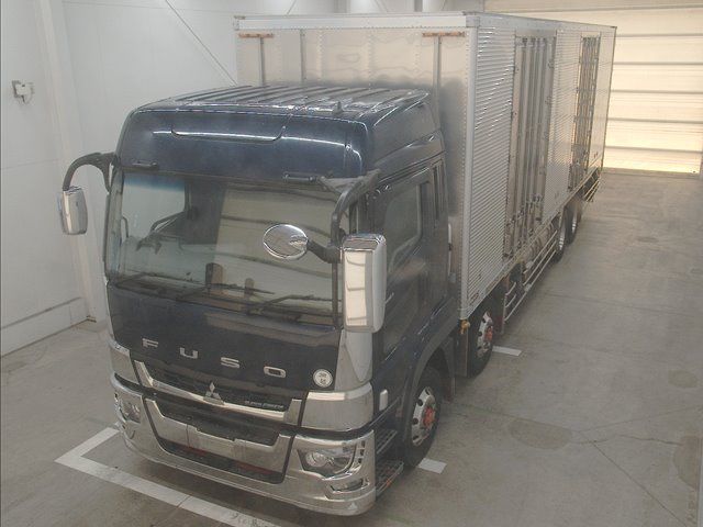 Japan Auction Vehicles 10 2022 Mitsubishi Fuso Refrigerated and frozen trucks auction photo