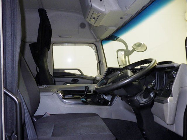 2022 Mitsubishi Fuso Refrigerated and frozen trucks auction photo 6
