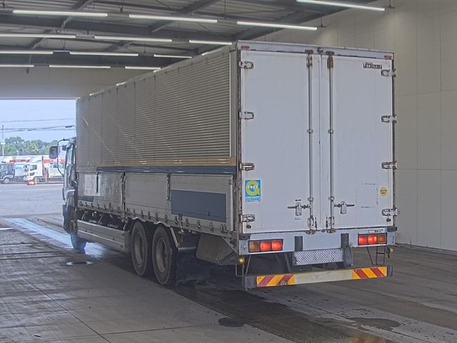 2011 Isuzu Giga アルミウイング auction photo 2