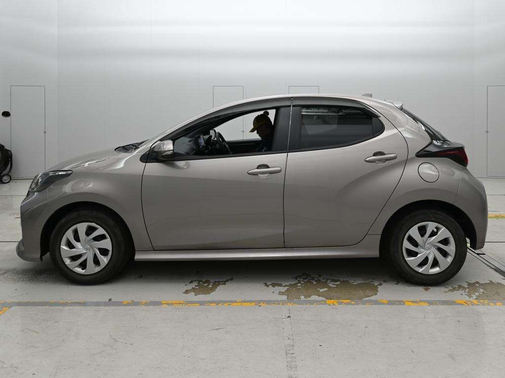2022 Toyota Yaris X auction photo 4