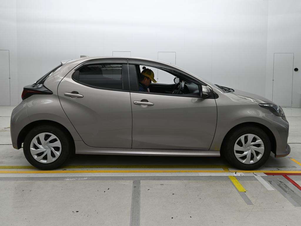 2022 Toyota Yaris X auction photo 3