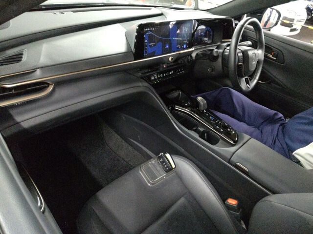 2023 Toyota Crown Sport スポーツZ(HEV) 4WD auction photo 3