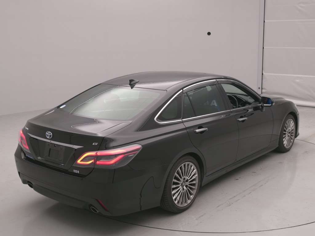 2021 Toyota Crown G auction photo 2