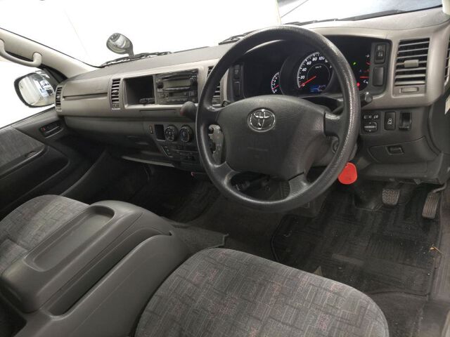 2007 Toyota Hiace グランドキャビン auction photo 3
