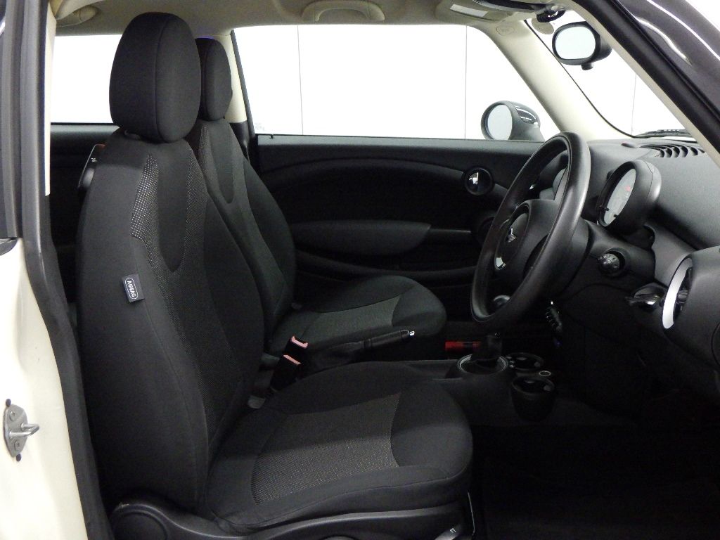 2011 MINI ミニクラブマン Cooper auction photo 6
