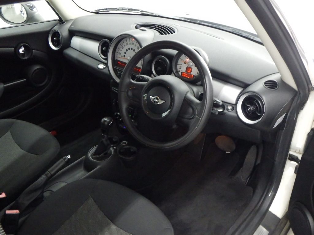 2011 MINI ミニクラブマン Cooper auction photo 3
