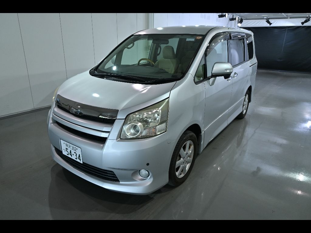 2010 Toyota Noah S G Edition auction photo 4