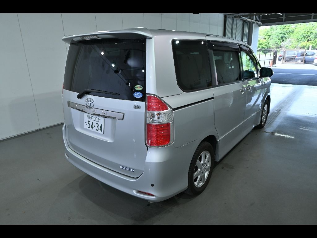 2010 Toyota Noah S G Edition auction photo 2