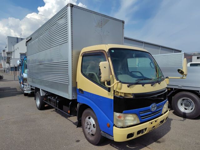 Japan Auction Vehicles 8 2006 Toyota Dyna Panel van auction photo