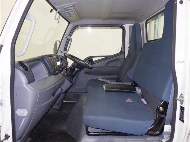 2016 Mitsubishi Fuso Canter Flatbed auction photo 8