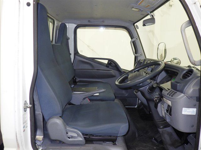 2016 Mitsubishi Fuso Canter Flatbed auction photo 5