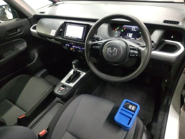 2023 Honda Fit EHEVベーシック auction photo 3