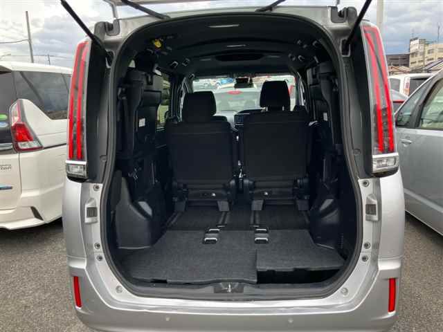2019 Toyota Noah ハイブリッドG auction photo 10
