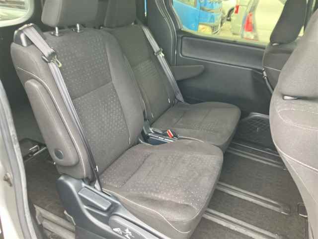 2019 Toyota Noah ハイブリッドG auction photo 8