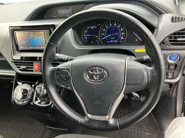2019 Toyota Noah ハイブリッドG auction photo 3
