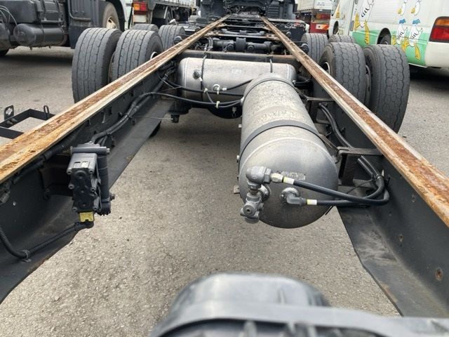 2015 Nissan Diesel UD chassis auction photo 13