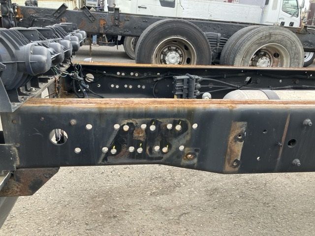 2015 Nissan Diesel UD chassis auction photo 14
