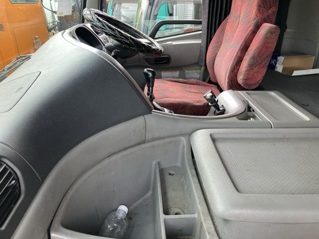 2015 Nissan Diesel UD chassis auction photo 5