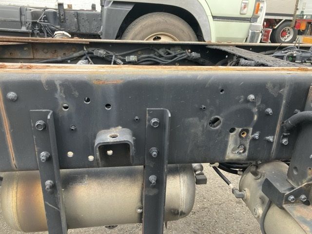 2015 Nissan Diesel UD chassis auction photo 15