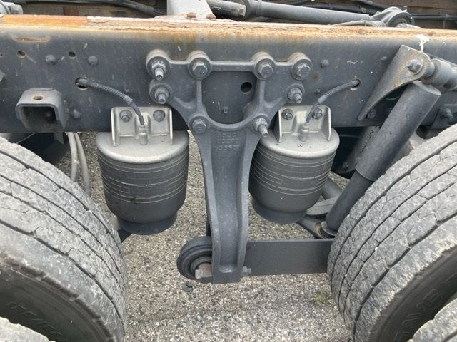 2015 Nissan Diesel UD chassis auction photo 8