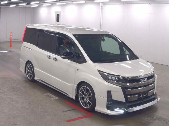 2018 Toyota Noah HV SI WXB Japan auction vehicle
