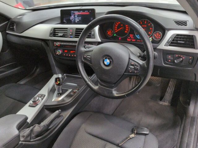 2013 BMW 3 Series 320Dツーリング auction photo 3