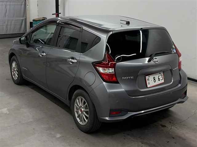 2017 Nissan ノートeパワー e-POWER X auction photo 2