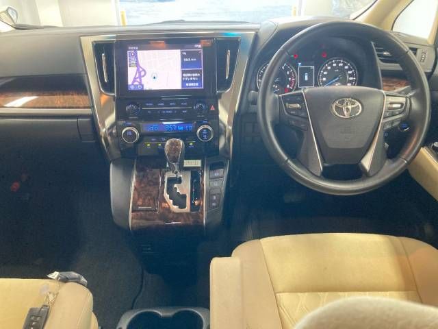 2022 Toyota Alphard X auction photo 2