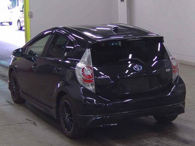 2013 Toyota Aqua GブラックソフトレザS auction photo 2