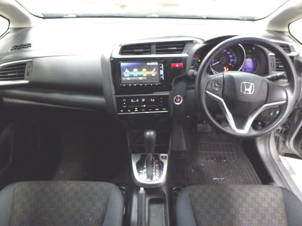 2015 Honda Fit 13G Fパッケージ auction photo 3
