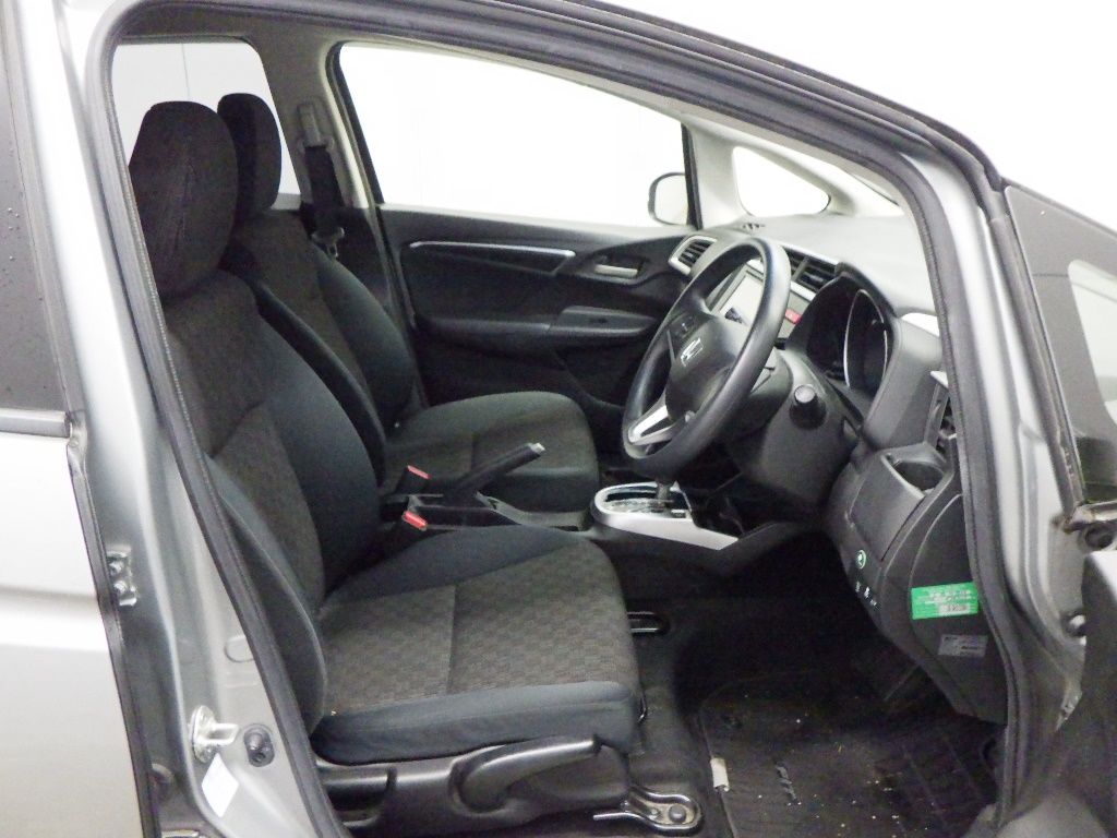 2015 Honda Fit 13G Fパッケージ auction photo 6