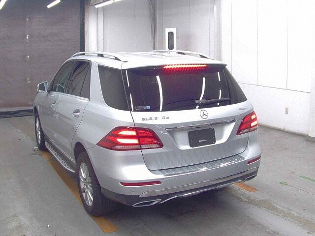 2017 Mercedes-Benz GLE GLE350D 4MATIC 4WD auction photo 2