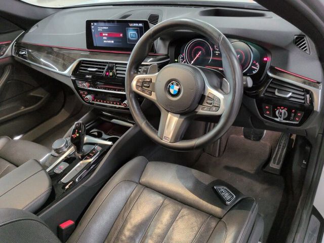 2017 BMW 5 Series 530i Touring M Sport auction photo 3