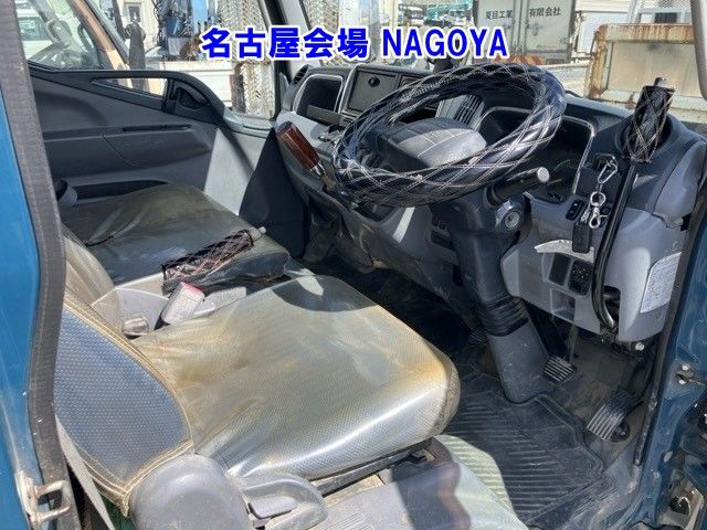 2015 Mitsubishi Fuso Canter dump auction photo 4