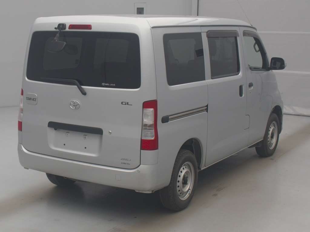 2021 Toyota TownAce Van GL 4WD auction photo 2