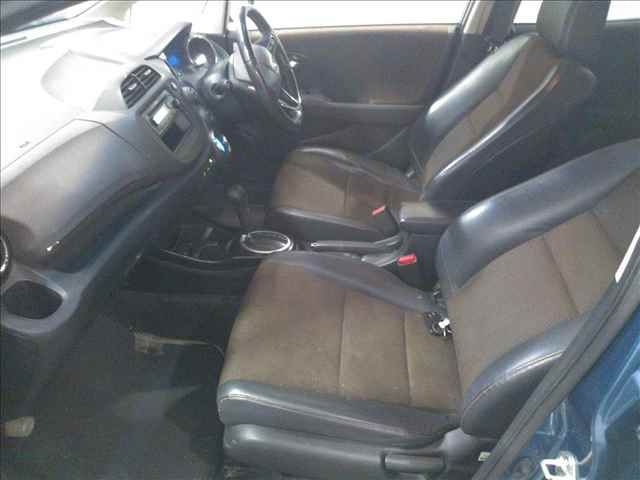 2012 Honda Fit Shuttle ハイブリッドスマートセレクショ auction photo 3