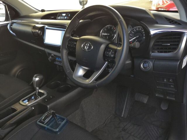 2022 Toyota Hilux Z 4WD auction photo 3