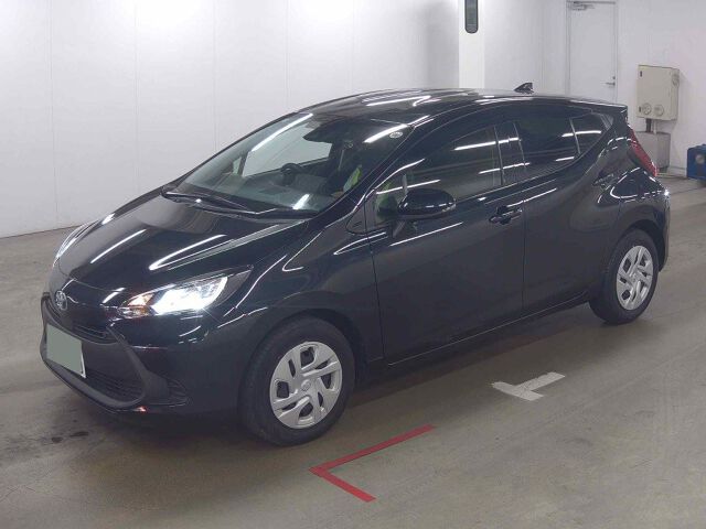 2024 Toyota Aqua X auction photo 4