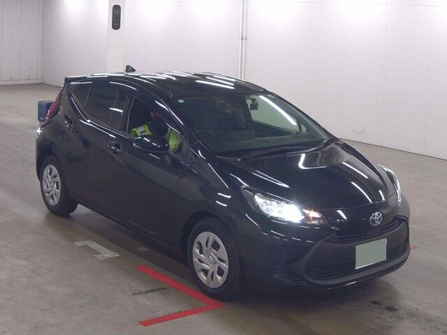 Japan Auction Vehicles 8 2024 Toyota Aqua X auction photo