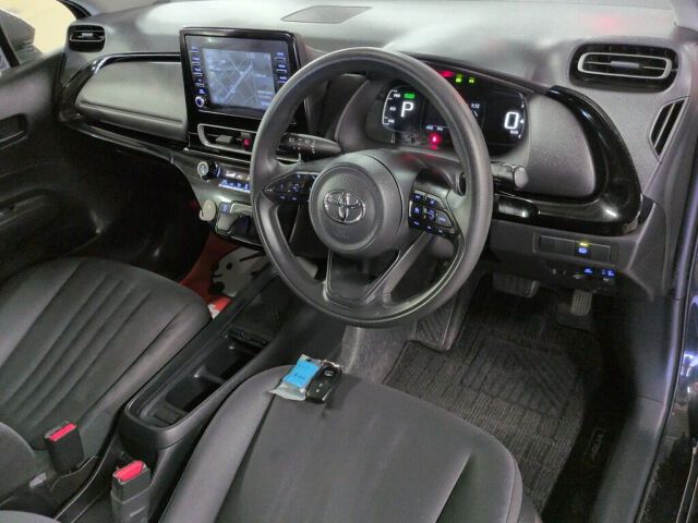 2024 Toyota Aqua X auction photo 3