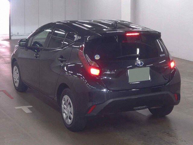 2024 Toyota Aqua X auction photo 2