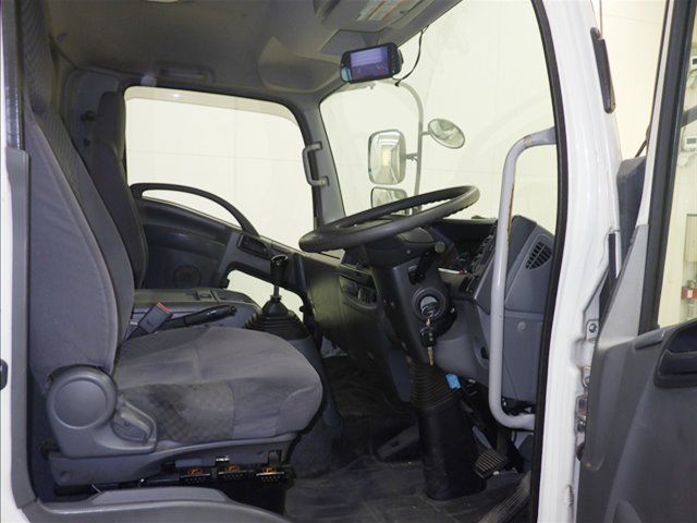 2017 Isuzu Forward With crane auction photo 5