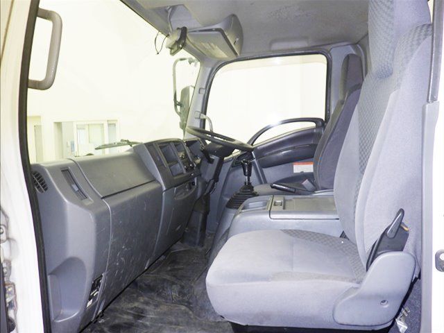 2017 Isuzu Forward With crane auction photo 8