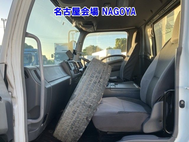 2009 Isuzu Aluminum Wing auction photo 3